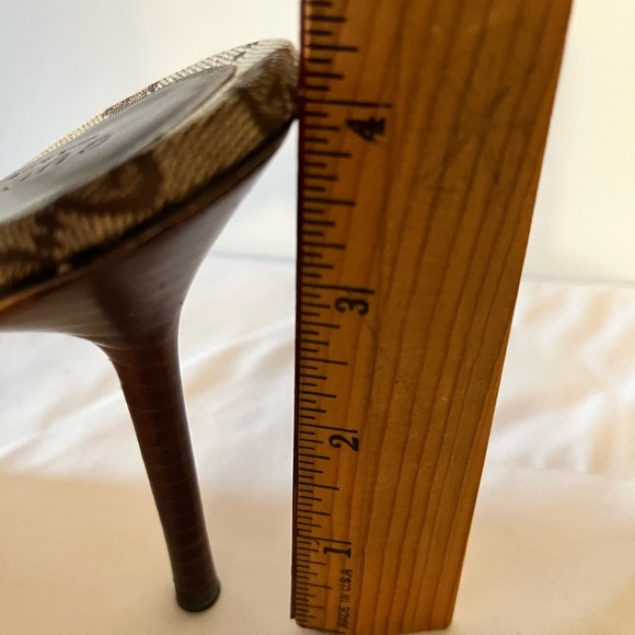 Authentic Gucci monogram sandal. - Picture 2 of 5